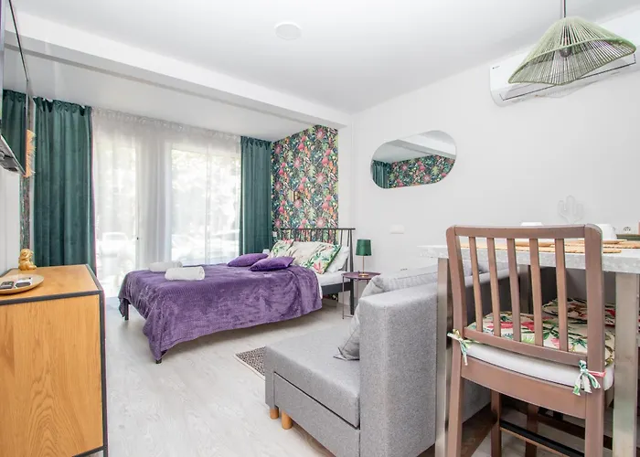 Cohost I Palm Apartments